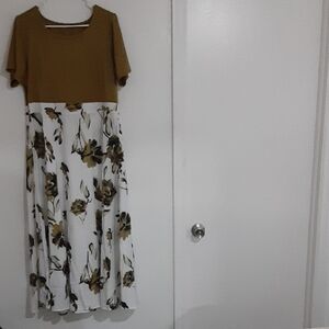 Chic Floral Midi Dress - Olive and White